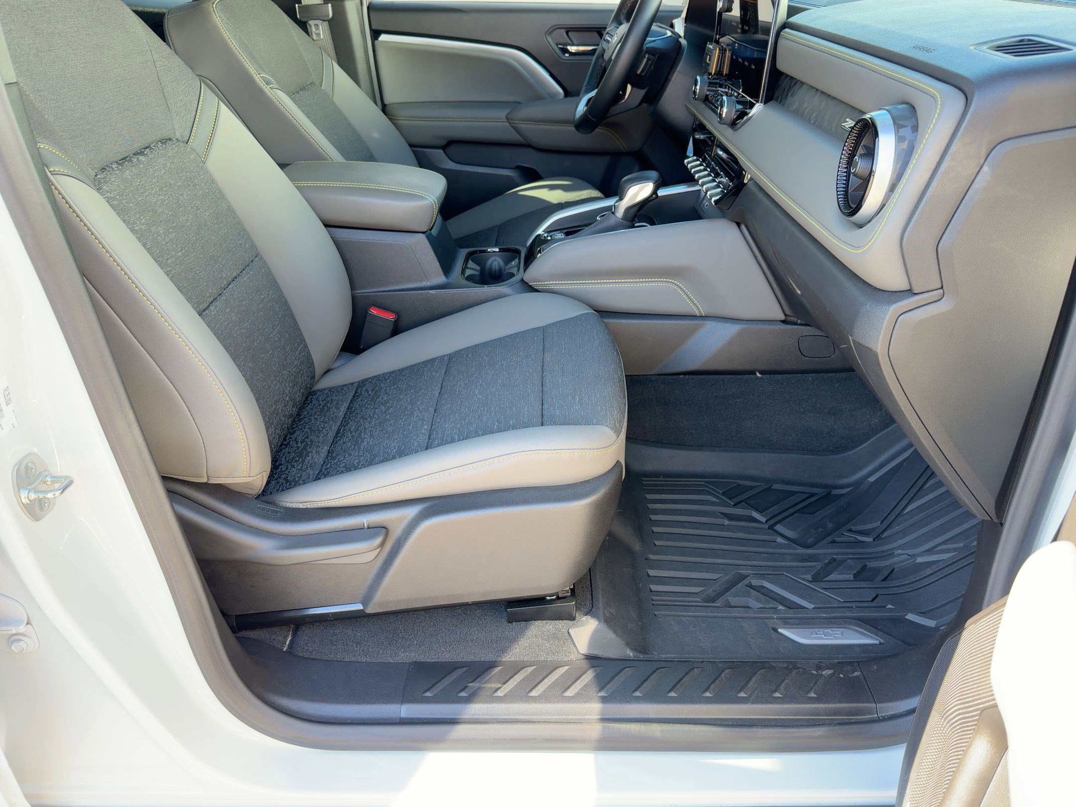 Used 2024 Chevrolet Colorado ZR2 w/ Technology Package image 26