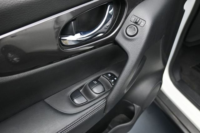 Used 2020 Nissan Rogue SV AWD/4WD image 13