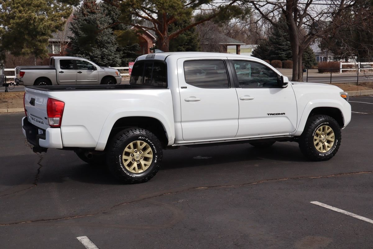 Used 2017 Toyota Tacoma SR5 w/ Tow Package image 4