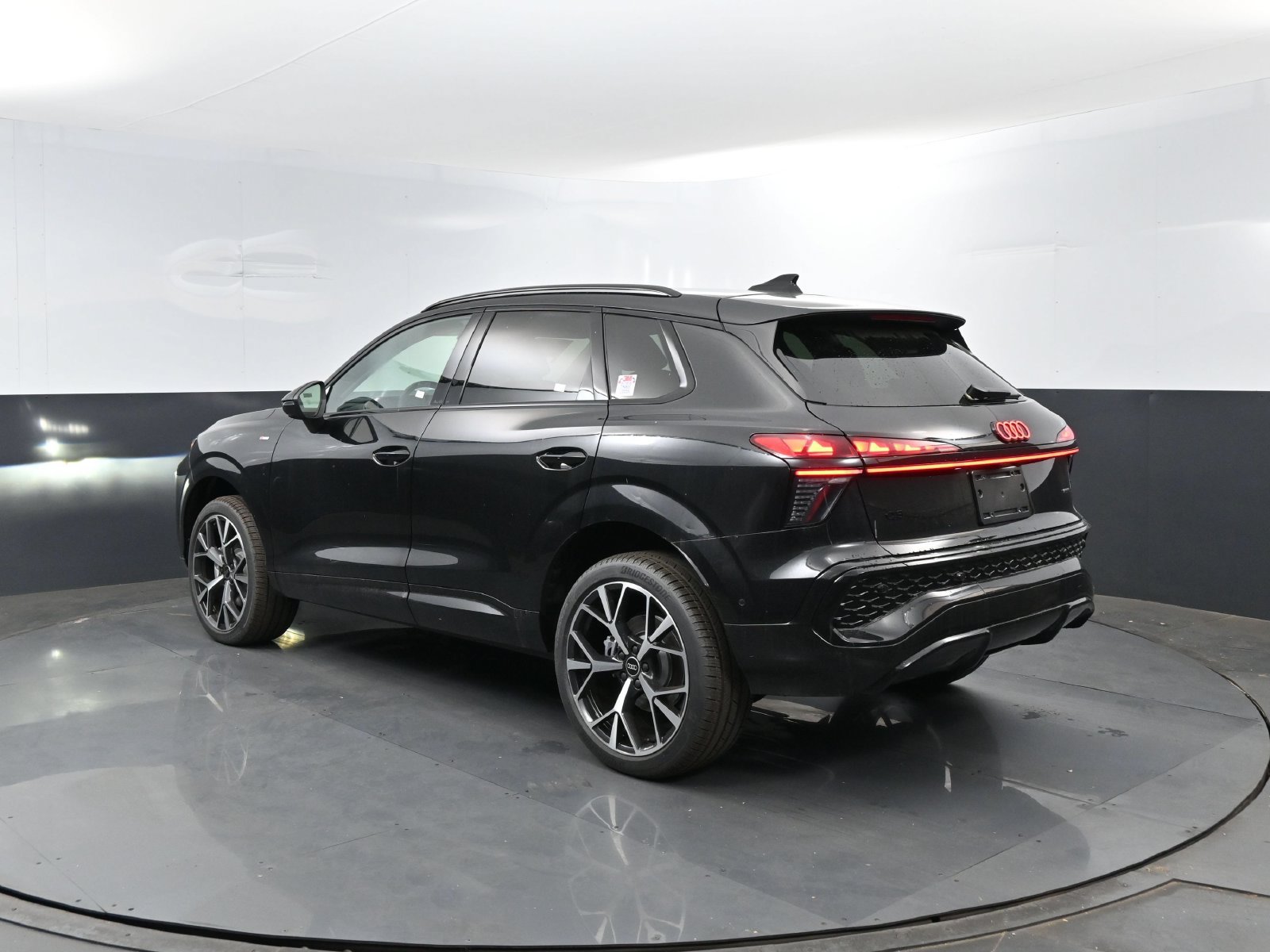 New 2026 Audi Q3 quattro 2.0T AWD/4WD image 27