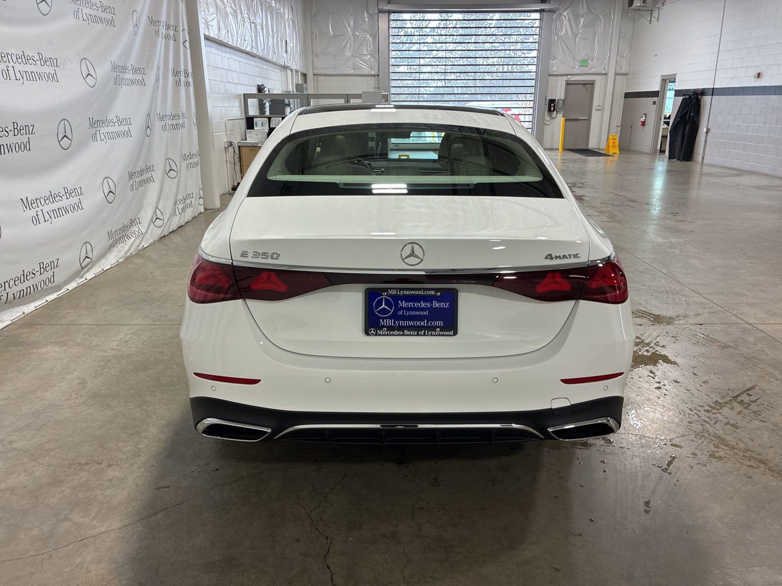Used 2024 Mercedes-Benz E 350 4MATIC Sedan image 5