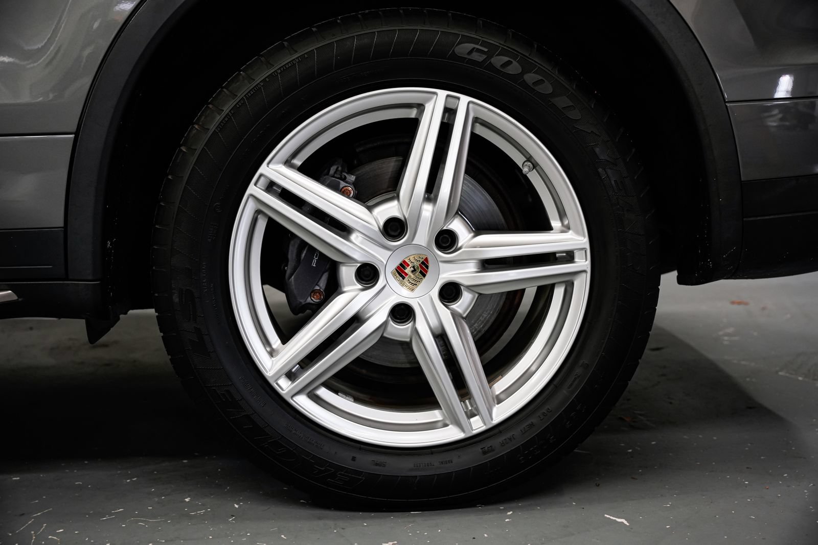 Used 2015 Porsche Cayenne Diesel AWD/4WD image 49