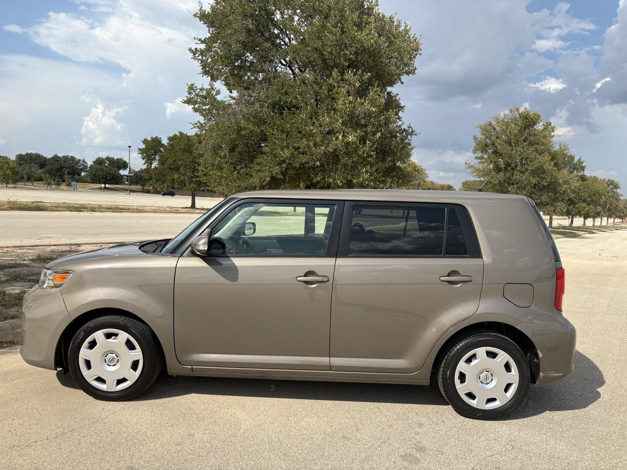 Used 2013 Scion xB FWD image 17