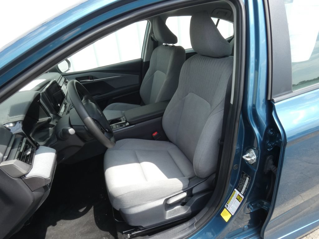Used 2025 Toyota Camry LE FWD image 6