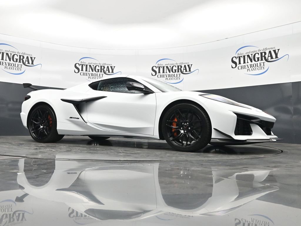 Used 2025 Chevrolet Corvette Z06 w/ Stealth Interior Trim Package RWD image 26