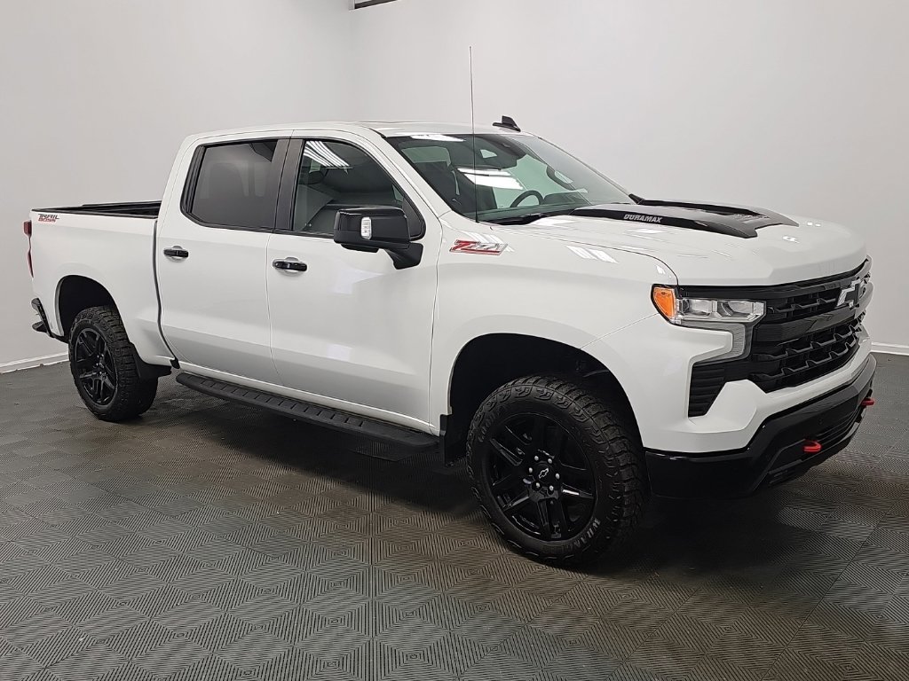 Used 2024 Chevrolet Silverado 1500 LT Trail Boss w/ LT Trail Boss Premium Package AWD/4WD image 3