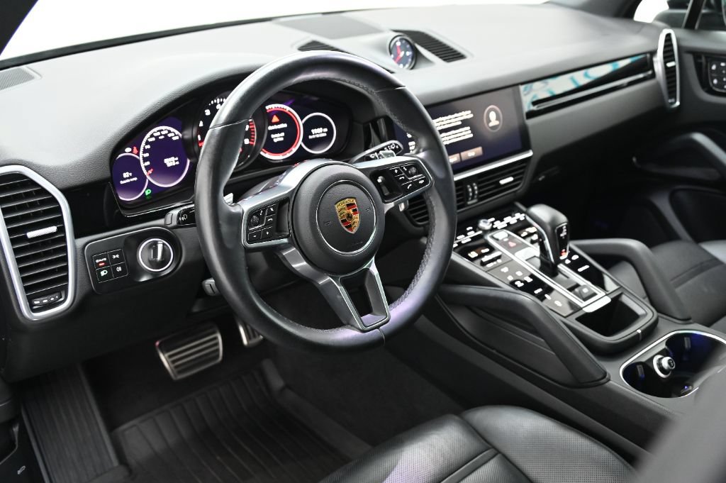 Used 2023 Porsche Cayenne S Platinum AWD/4WD image 23