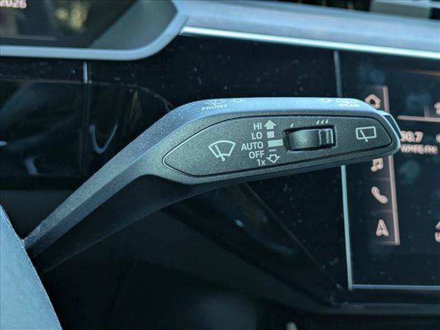 Used 2022 Audi e-tron Premium Plus w/ Premium Plus Package AWD/4WD image 8