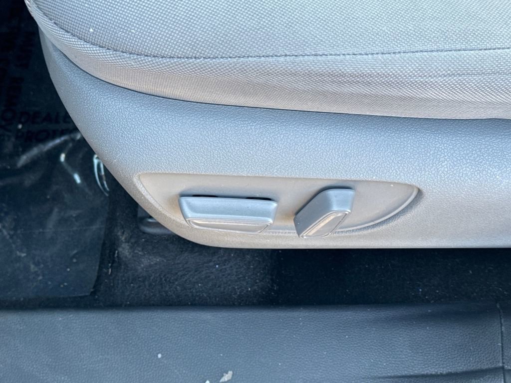 Used 2021 Toyota Highlander LE image 50