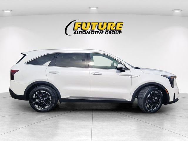 Used 2024 Kia Sorento S image 3