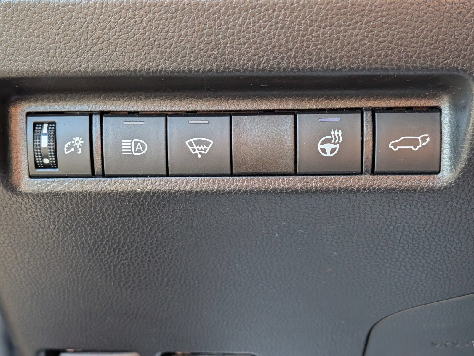 Used 2021 Toyota RAV4 XLE w/ Convenience Package AWD/4WD image 11