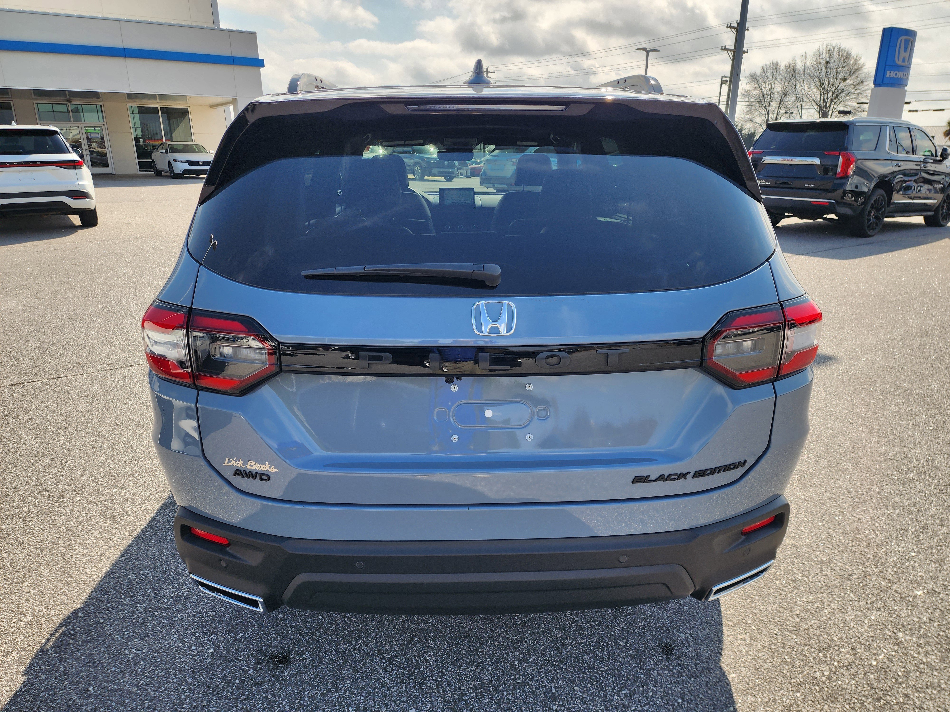 Certified 2025 Honda Pilot Black Edition image 5