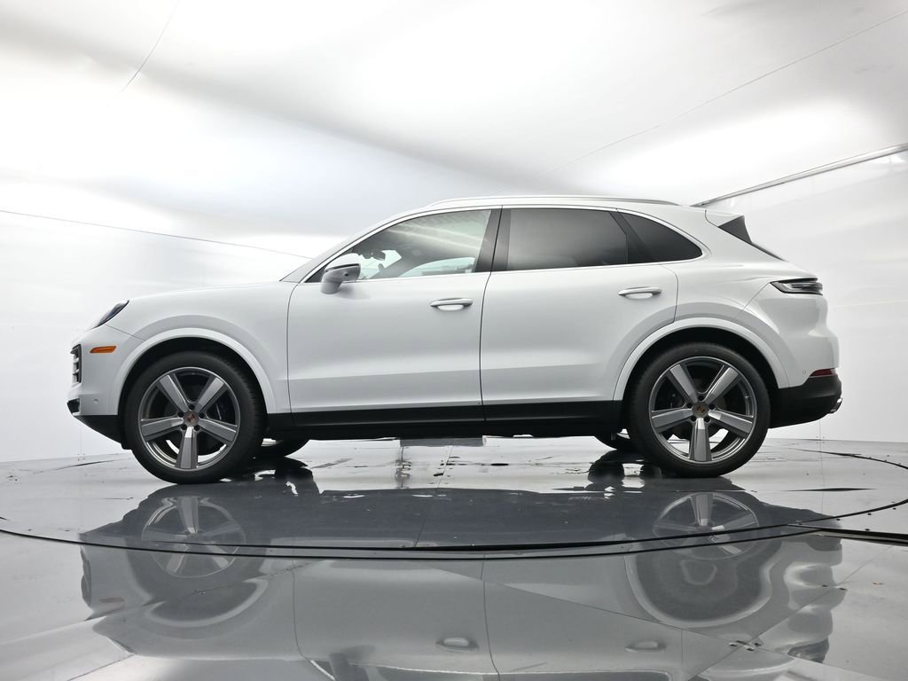 Certified 2025 Porsche Cayenne AWD/4WD image 44