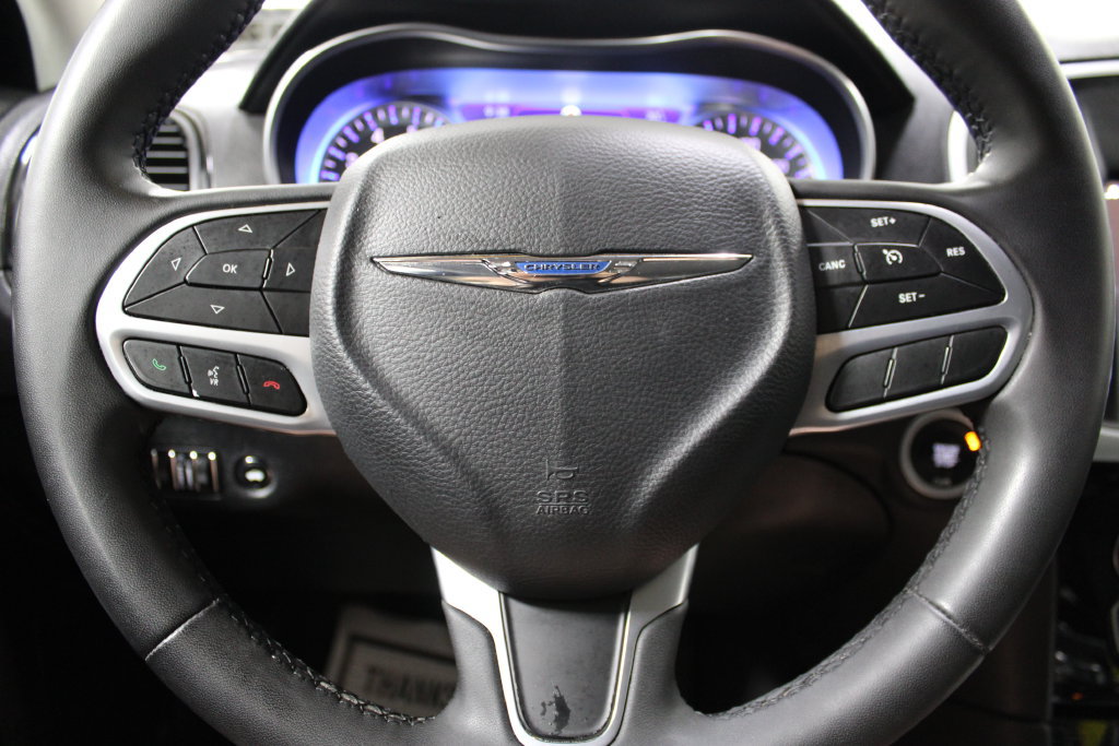 Used 2023 Chrysler 300 Touring AWD/4WD image 34