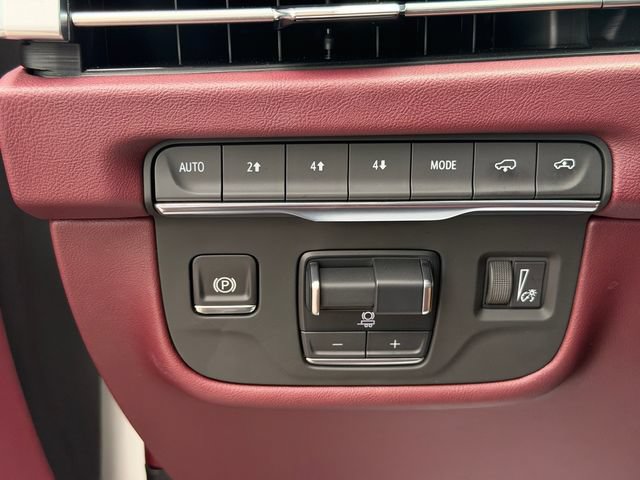 Certified 2025 Cadillac Escalade ESV Premium Luxury w/ Touring Package AWD/4WD image 36