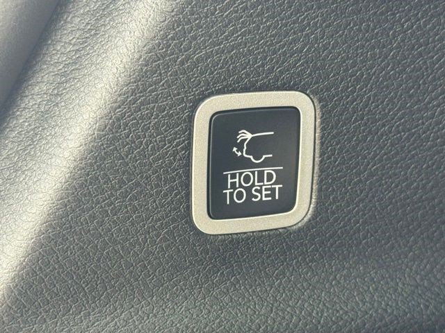 New 2027 Chrysler Pacifica Select FWD image 38
