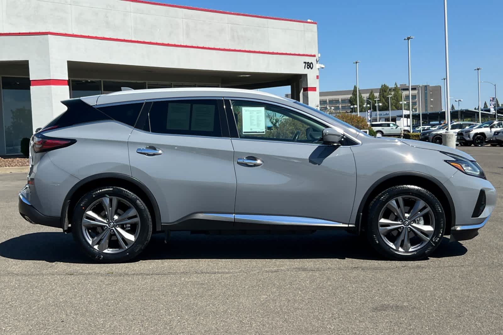Used 2024 Nissan Murano Platinum w/ Cargo Package FWD image 6