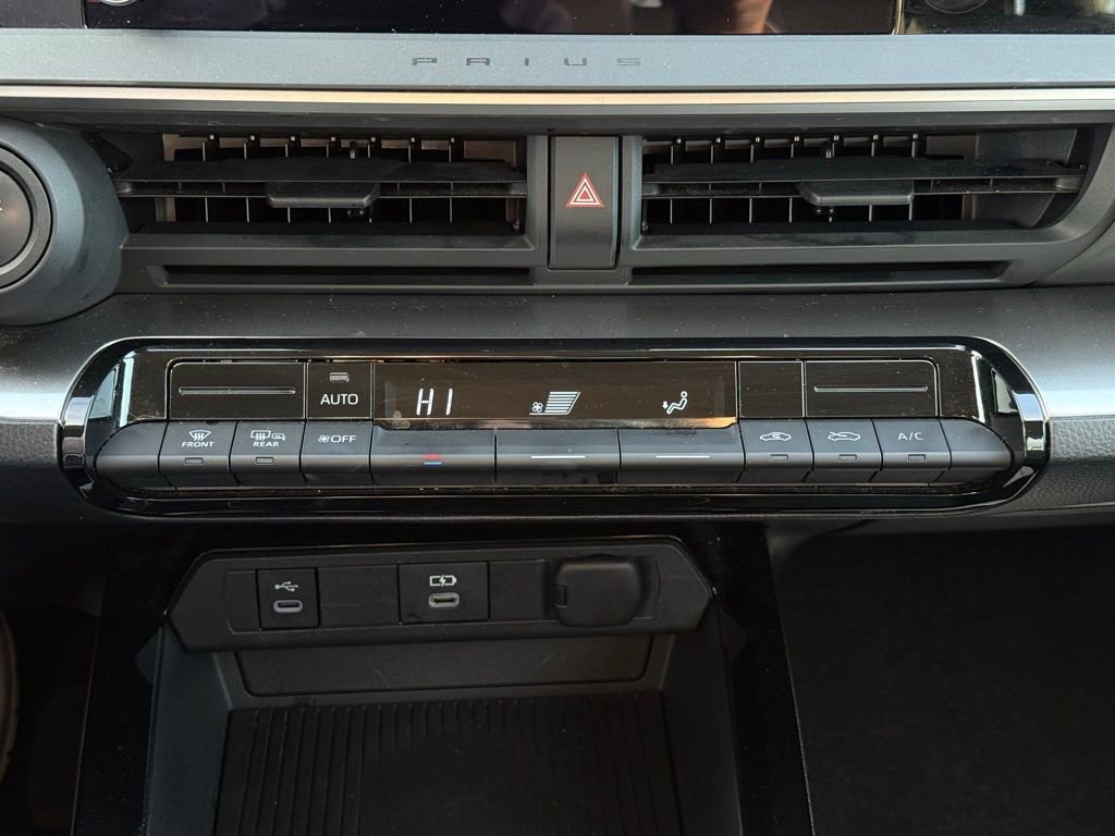 Used 2024 Toyota Prius LE image 39