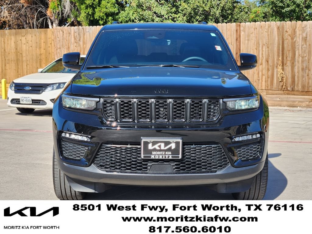 Used 2025 Jeep Grand Cherokee Limited w/ Black Appearance Package AWD/4WD image 2