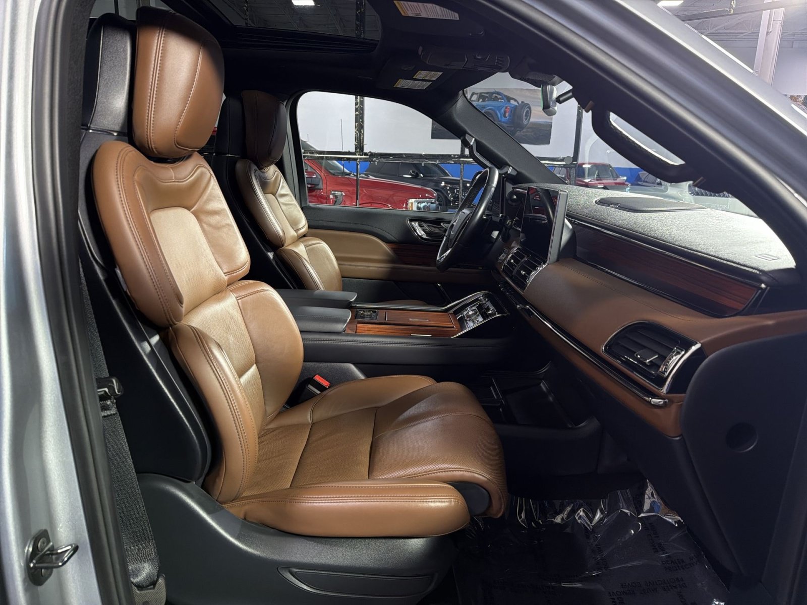 Used 2024 Lincoln Navigator Reserve AWD/4WD image 24