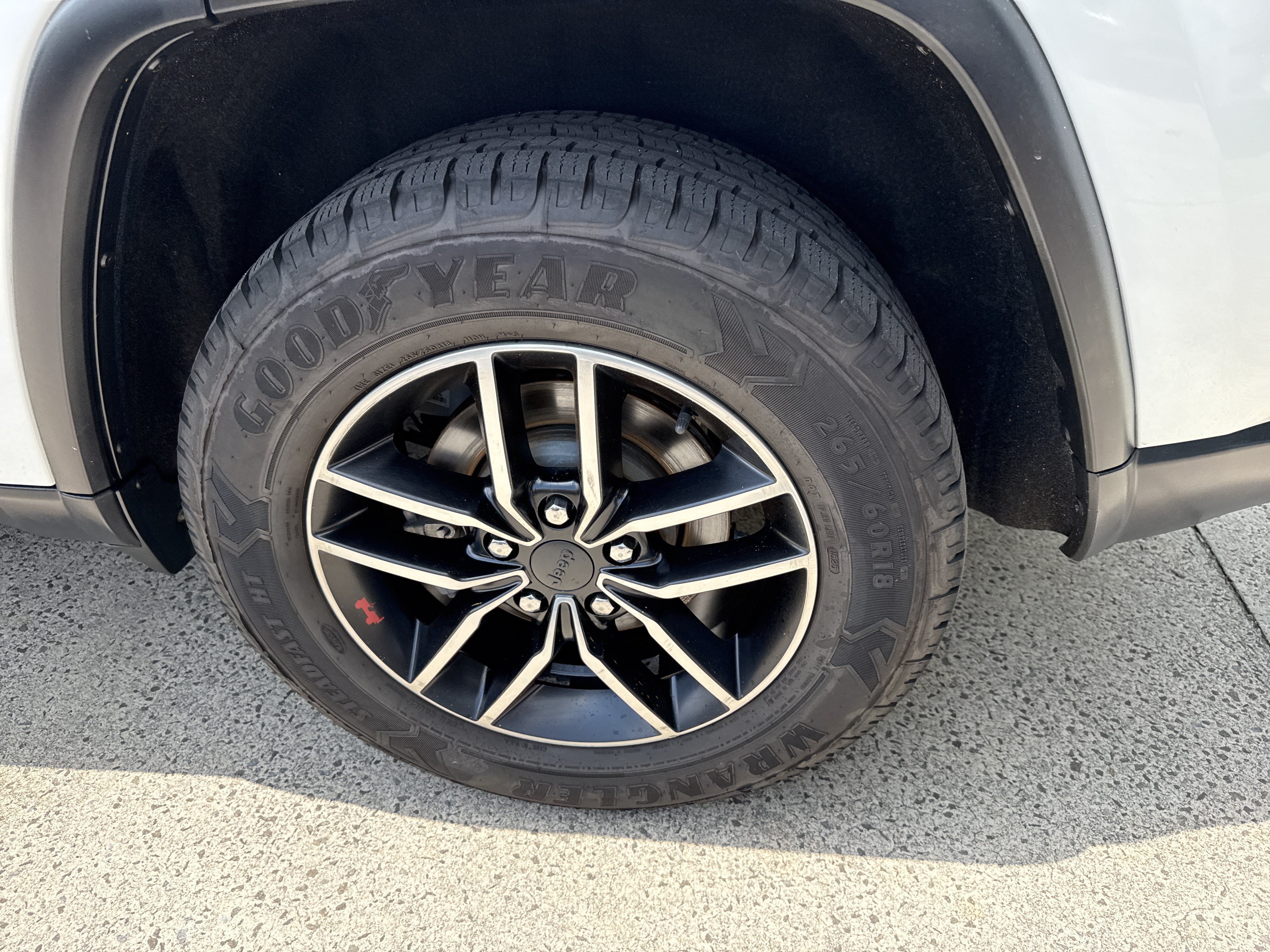 Used 2019 Jeep Grand Cherokee Trailhawk w/ Trailhawk Luxury Group AWD/4WD image 19