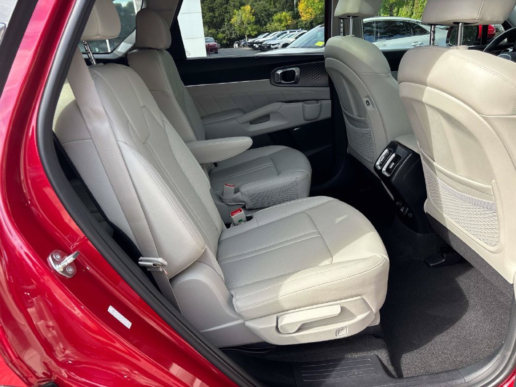 Certified 2023 Kia Sorento SX Prestige AWD/4WD image 17
