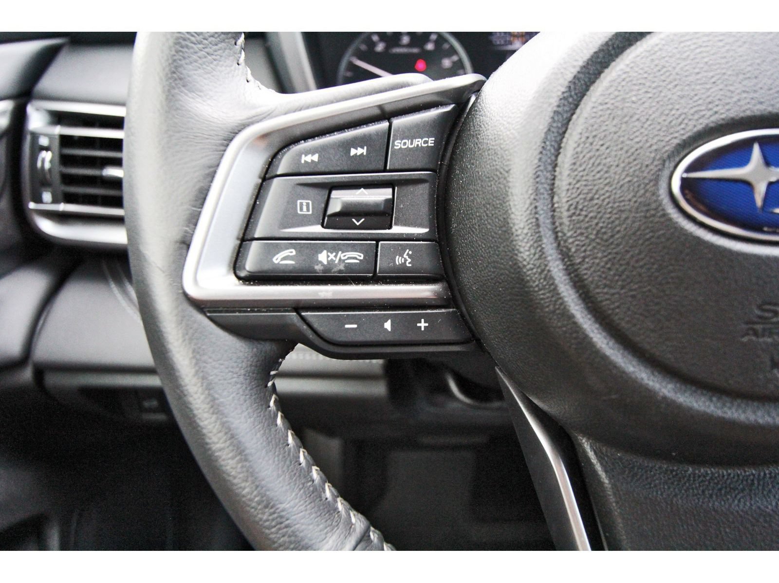 Certified 2025 Subaru Outback Limited AWD/4WD image 15