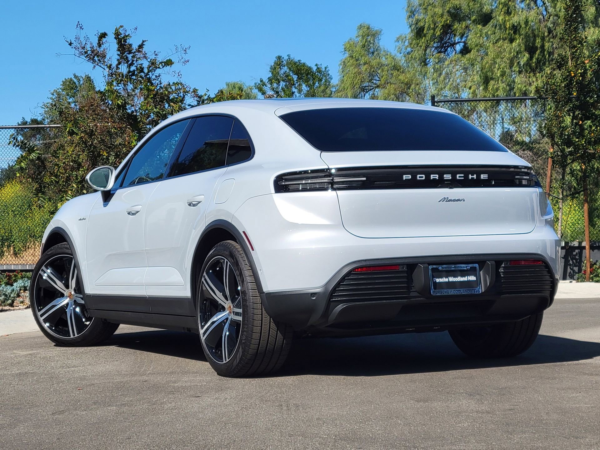 Used 2025 Porsche Macan Electric image 3