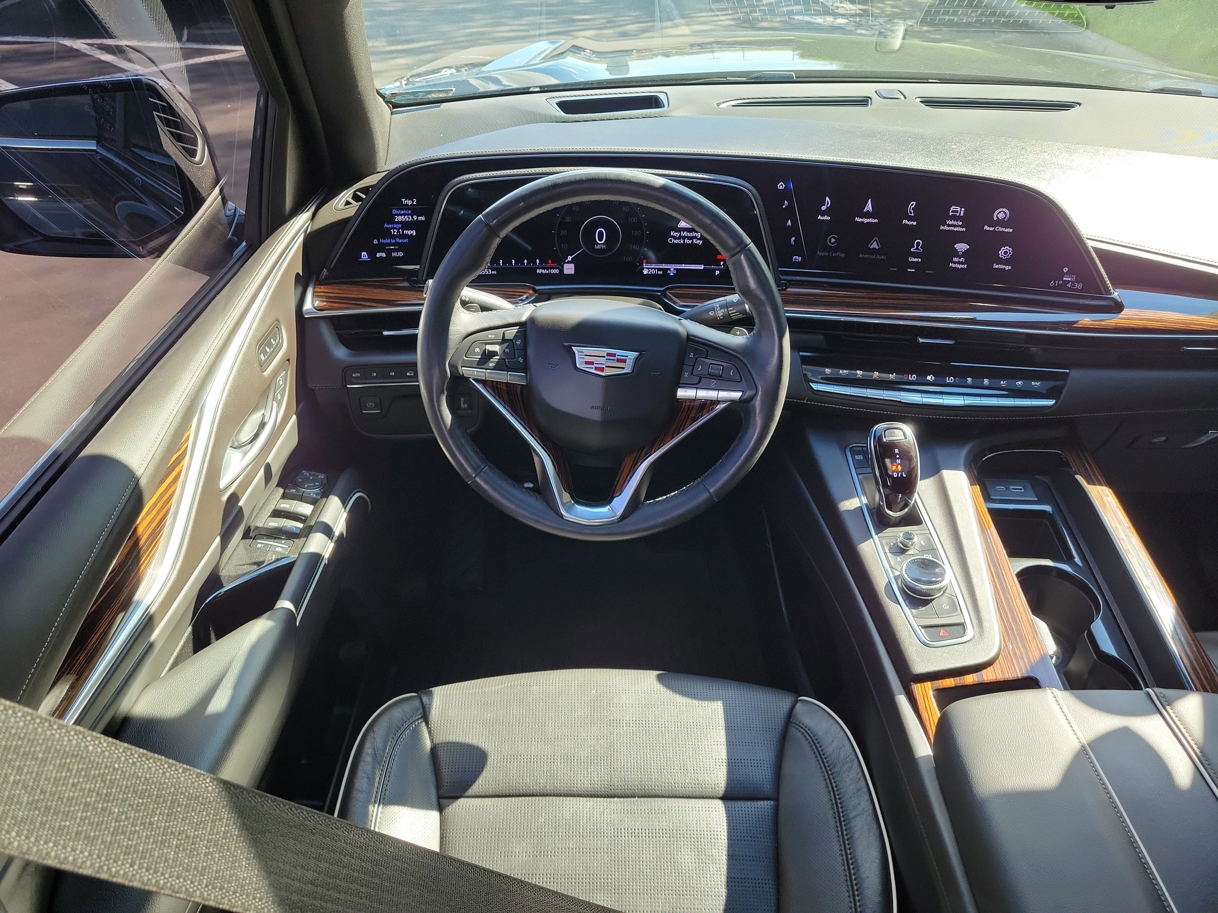 Used 2022 Cadillac Escalade Premium Luxury image 12