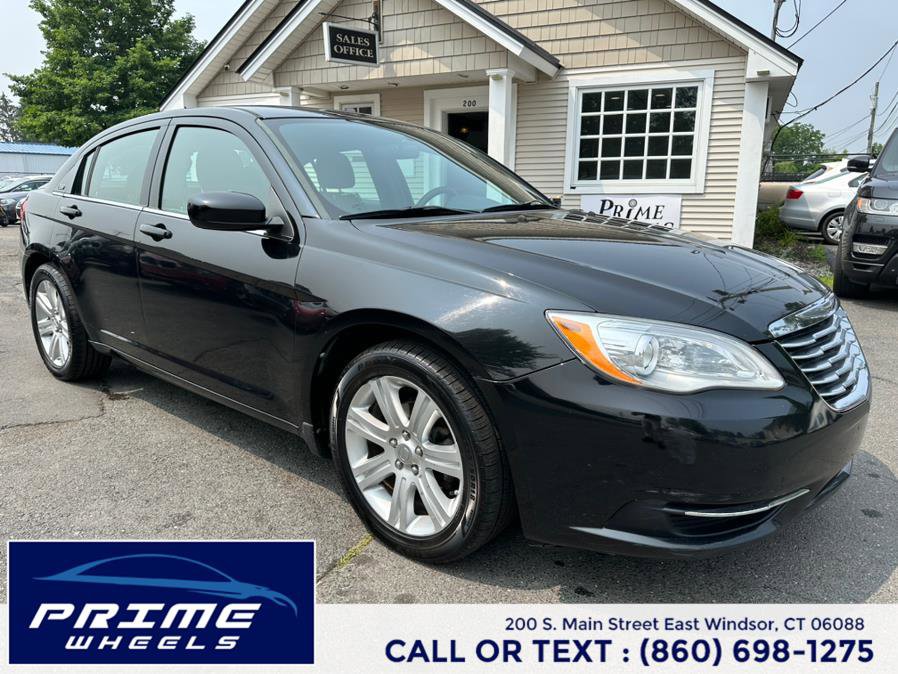 Used 2013 Chrysler 200 LX FWD image 1