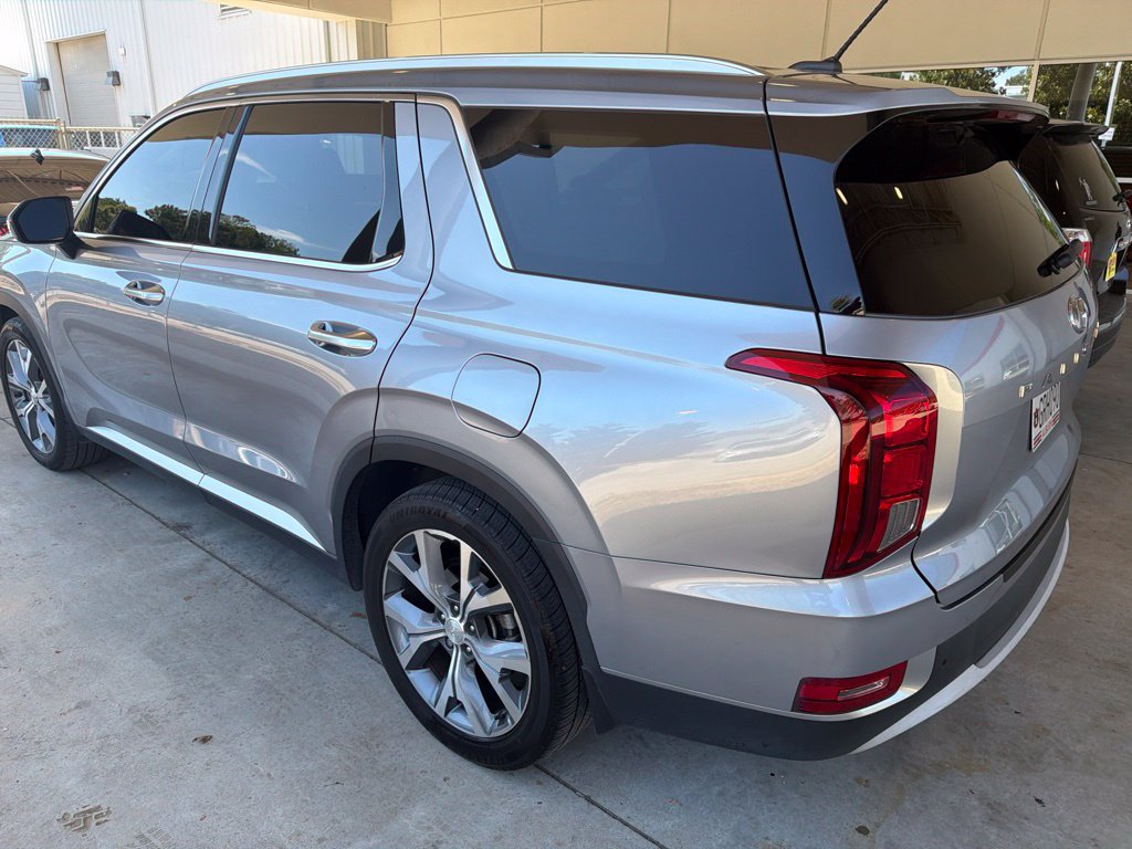 Used 2020 Hyundai Palisade SEL w/ Premium Package FWD image 2
