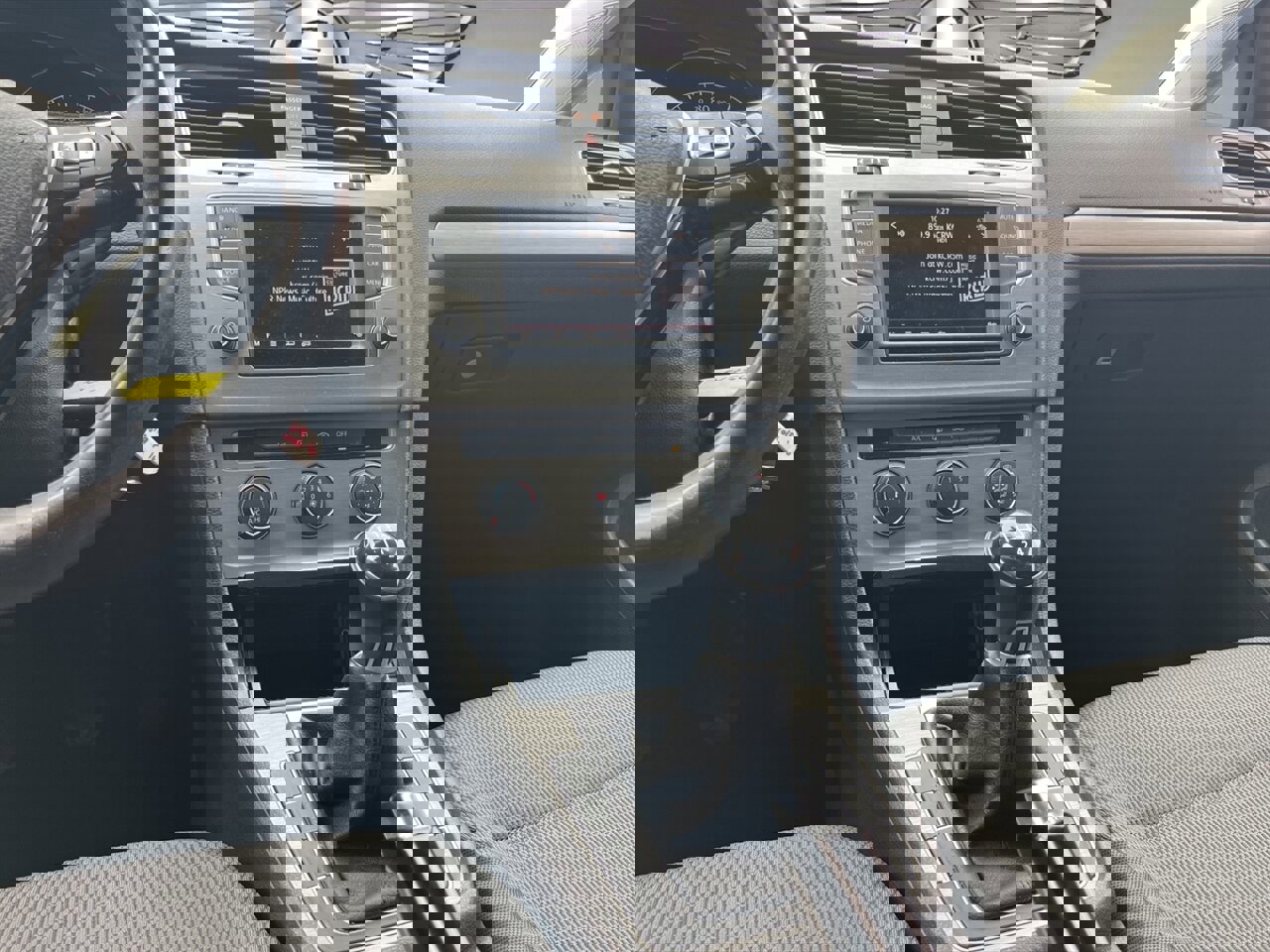 Used 2016 Volkswagen Golf S image 13