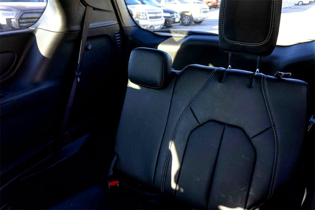 New 2026 Chrysler Pacifica Select w/ S Appearance Package image 18