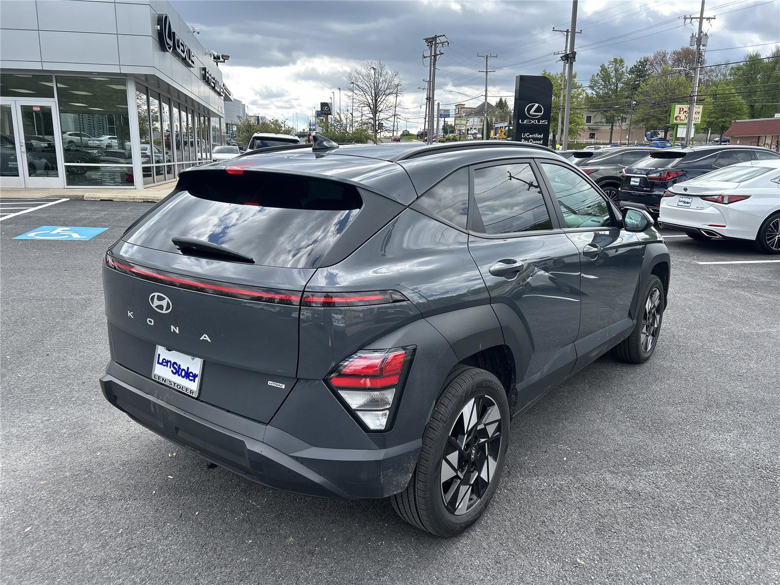 Used 2024 Hyundai Kona SEL AWD/4WD image 5