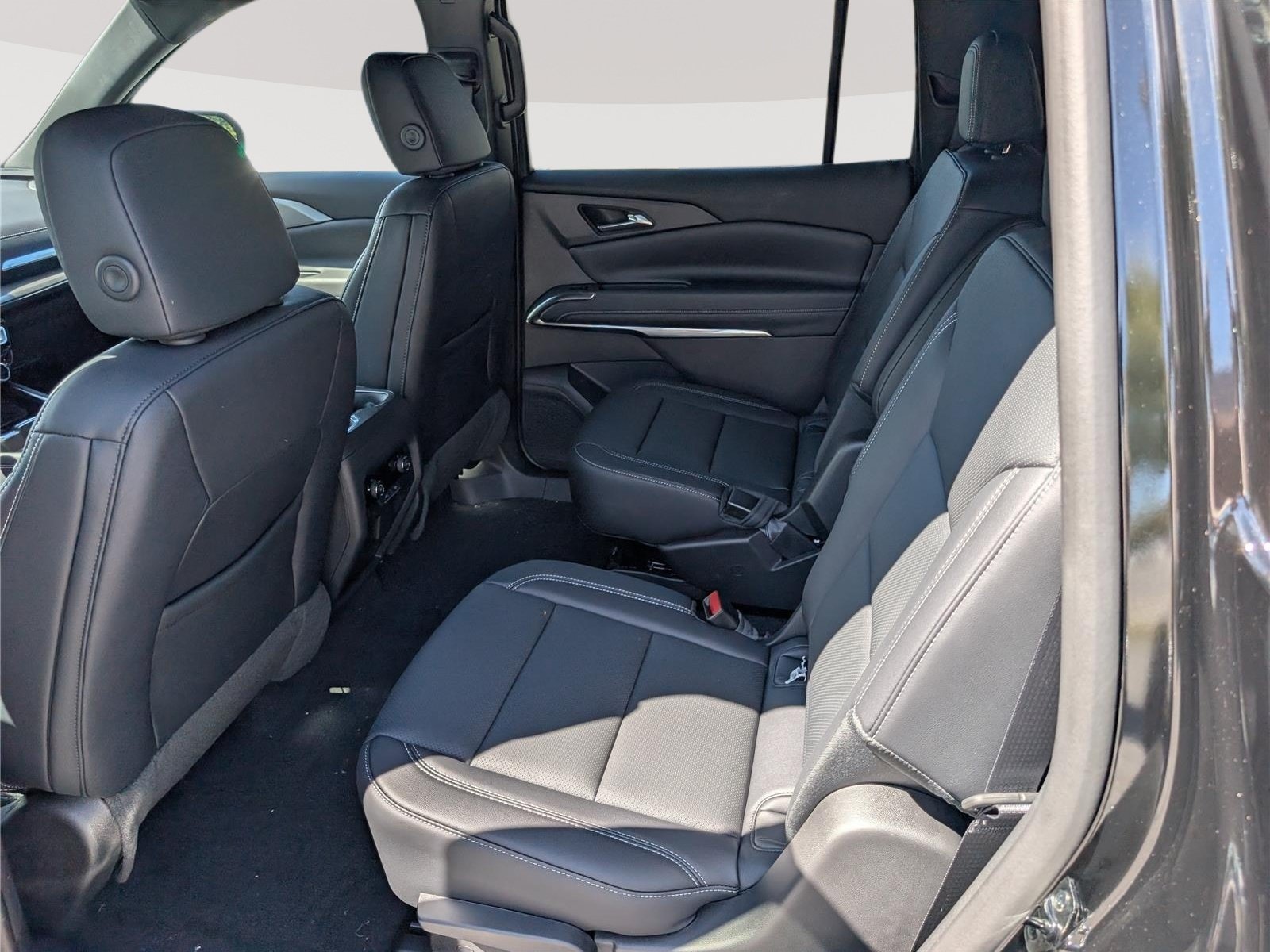 New 2027 Chevrolet Traverse LT w/ Midnight/Sport Edition FWD image 11