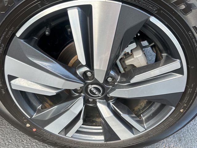 Used 2025 Nissan Rogue SL w/ SL Premium Package image 33