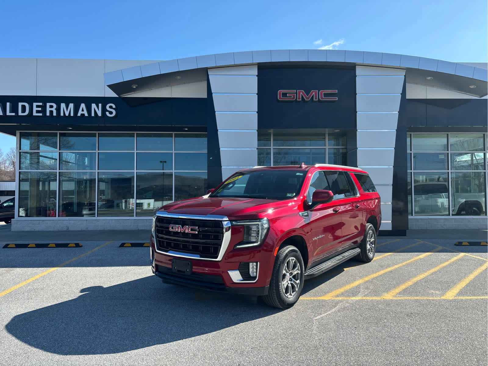 Certified 2021 GMC Yukon XL SLE AWD/4WD image 1