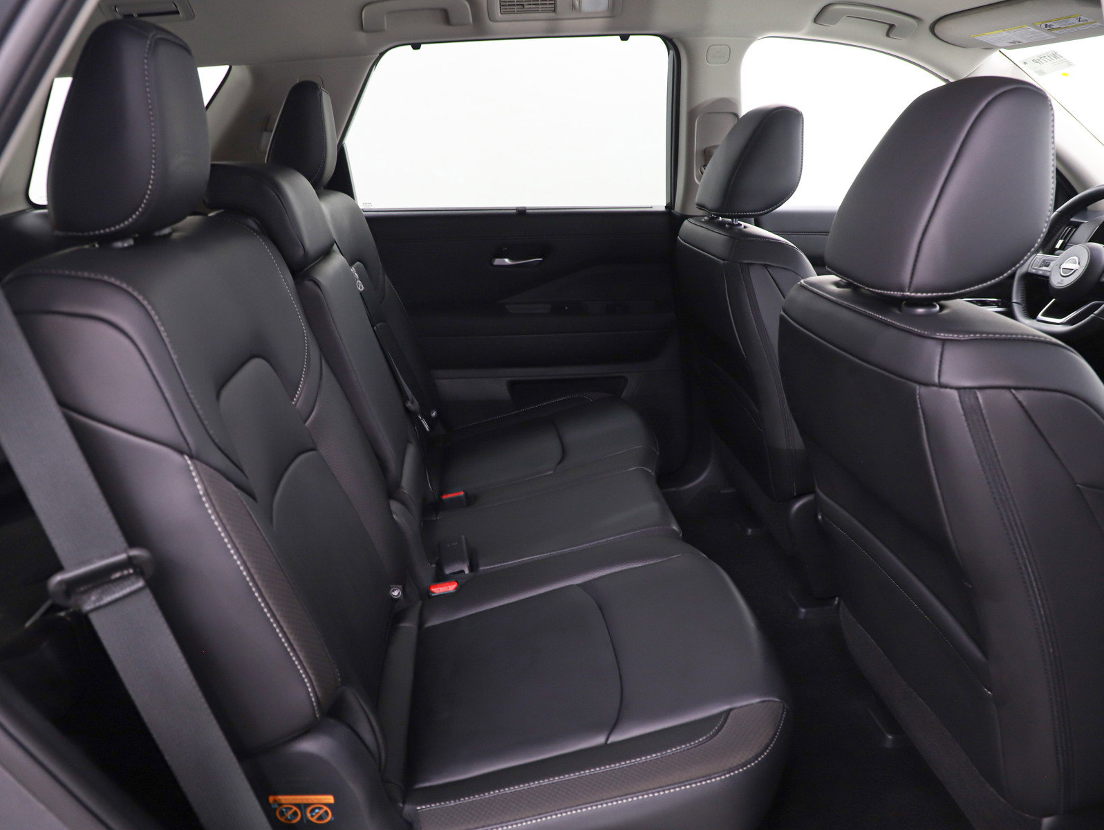 Used 2025 Nissan Pathfinder SL w/ Cargo Package image 11