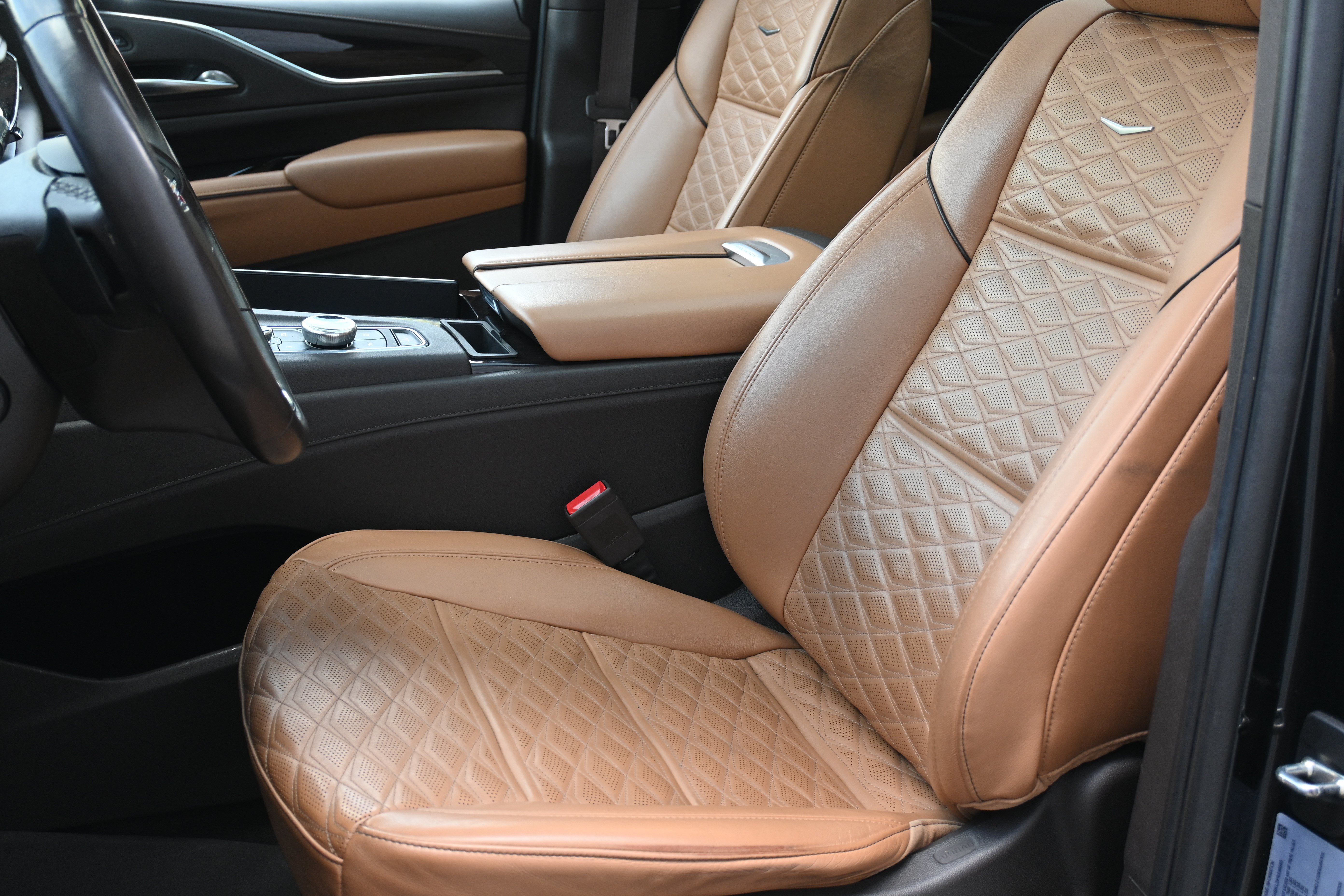 Used 2023 Cadillac Escalade Premium Luxury AWD/4WD image 16