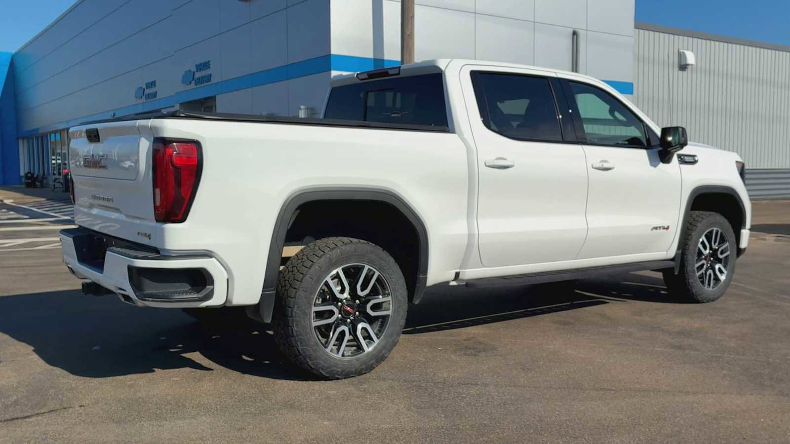 Certified 2022 GMC Sierra 1500 AT4 w/ AT4 Premium Package image 2