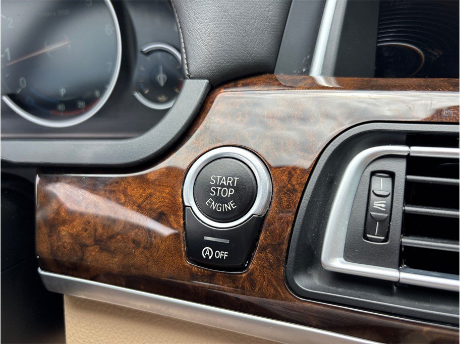 Used 2015 BMW 750Li RWD image 30