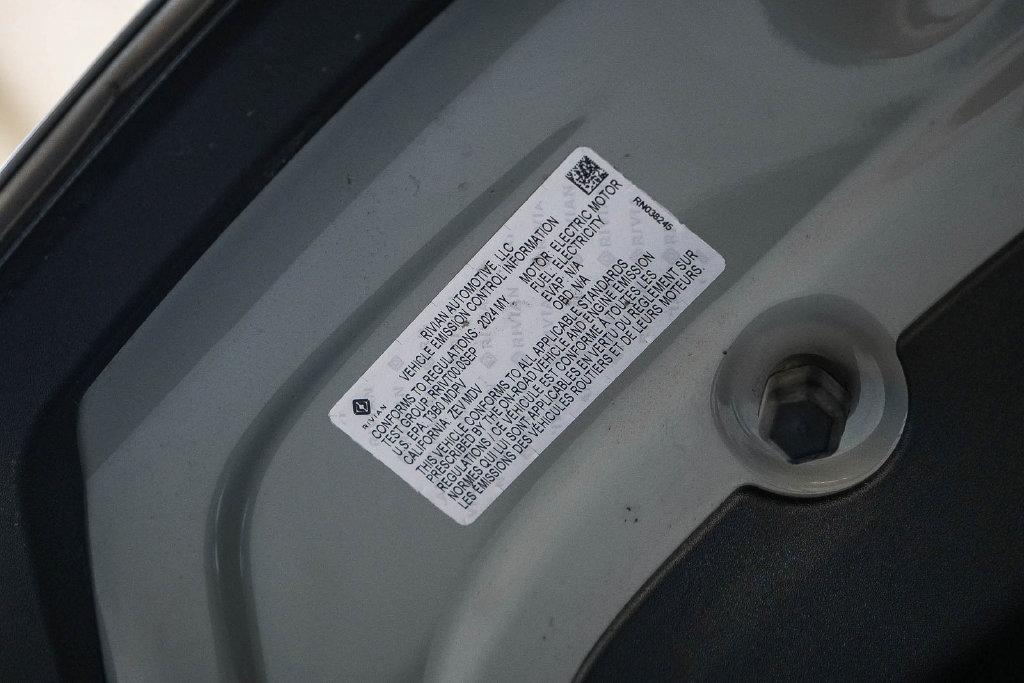 Used 2024 Rivian R1S Adventure Dual AWD/4WD image 26