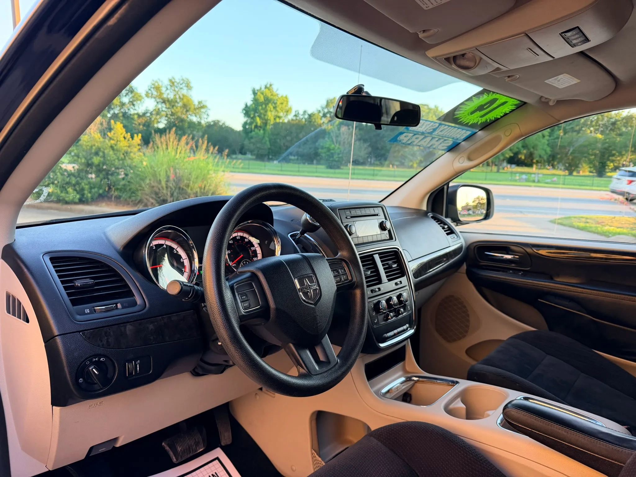 Used 2014 Dodge Grand Caravan SXT FWD image 8