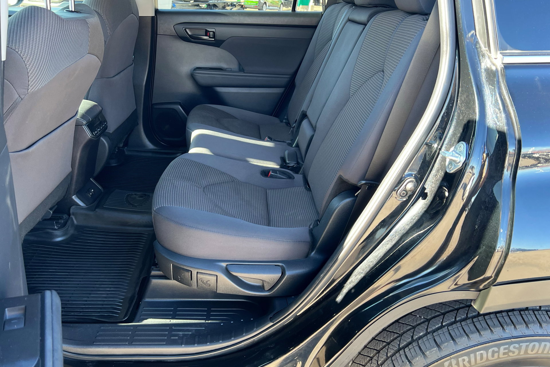 Used 2024 Toyota Highlander LE image 22