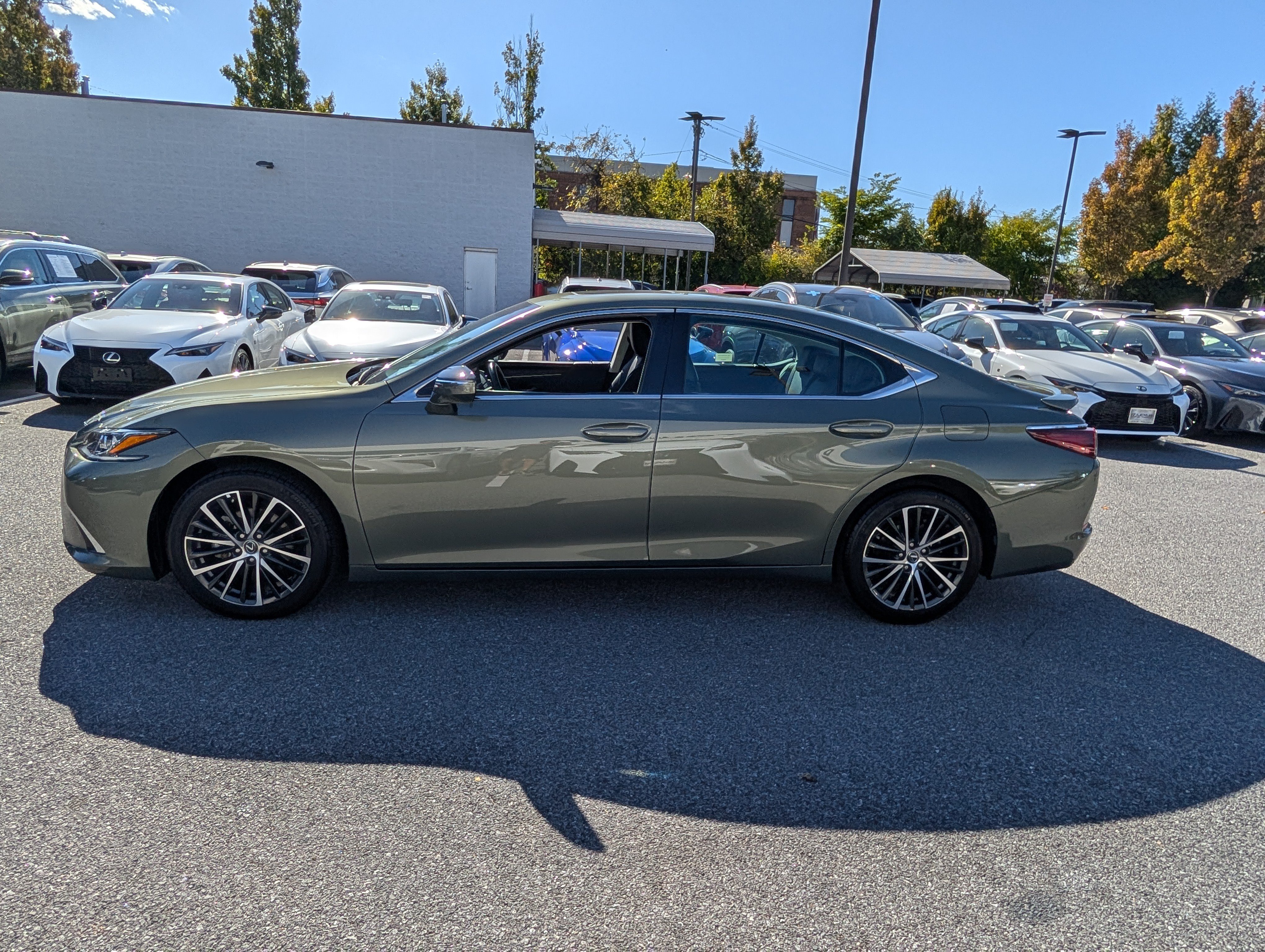 Certified 2025 Lexus ES 350 w/ Premium Package FWD image 6