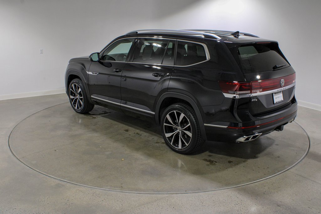 Used 2024 Volkswagen Atlas SEL Premium R-Line image 3
