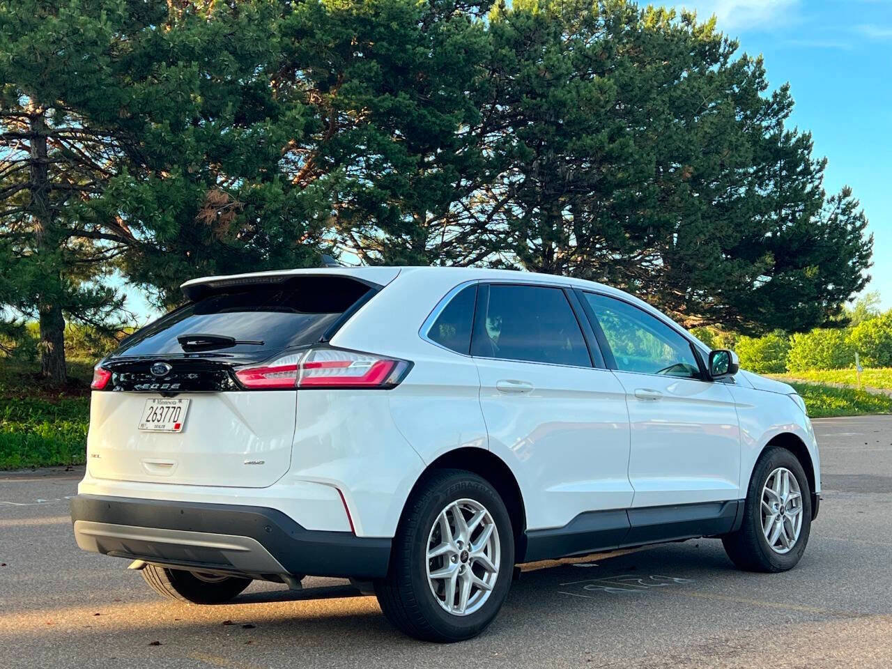 Used 2024 Ford Edge SEL image 3