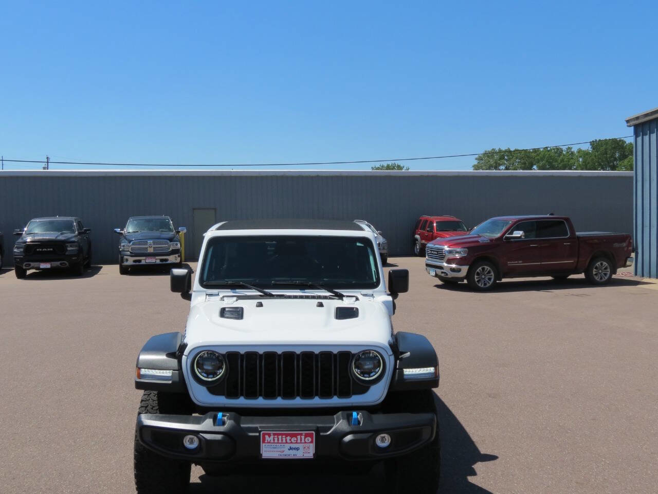 Used 2025 Jeep Wrangler Unlimited Rubicon 4xe w/ Safety Group AWD/4WD image 4
