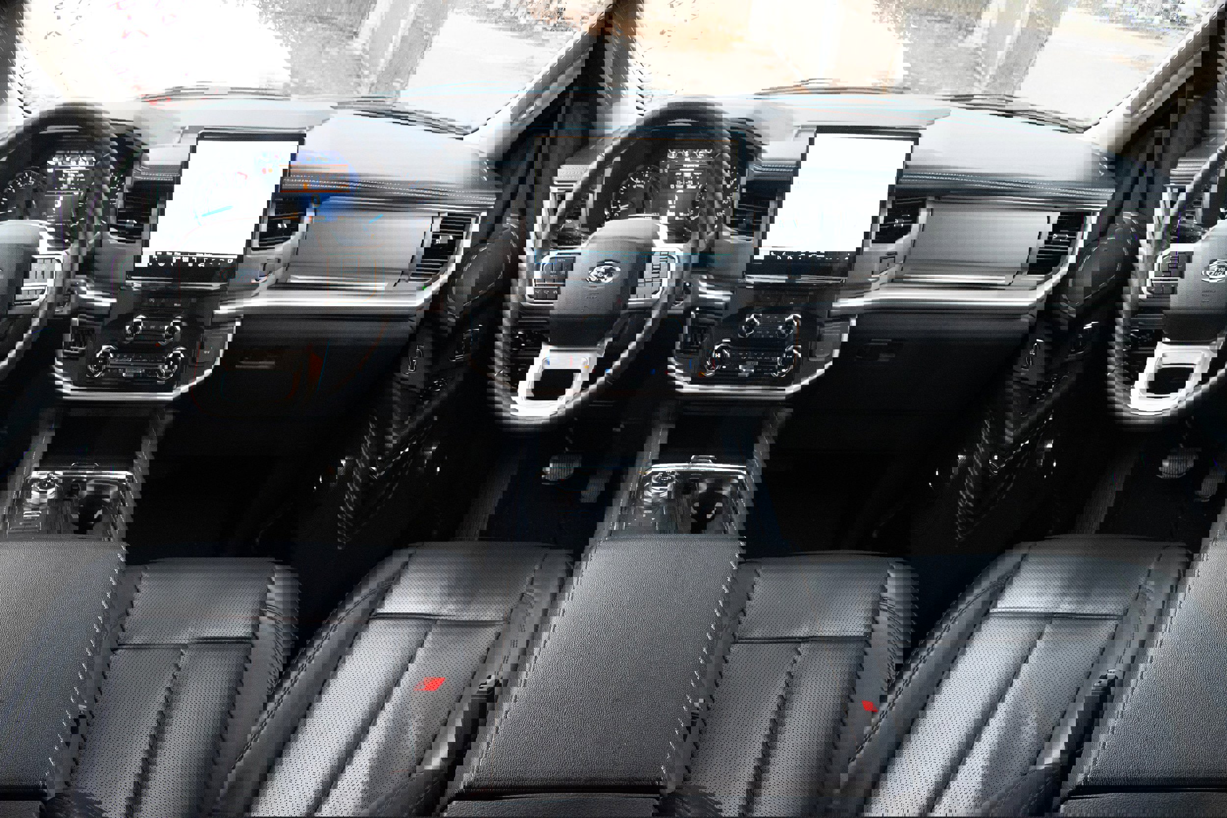 Used 2024 Ford Expedition XLT image 27