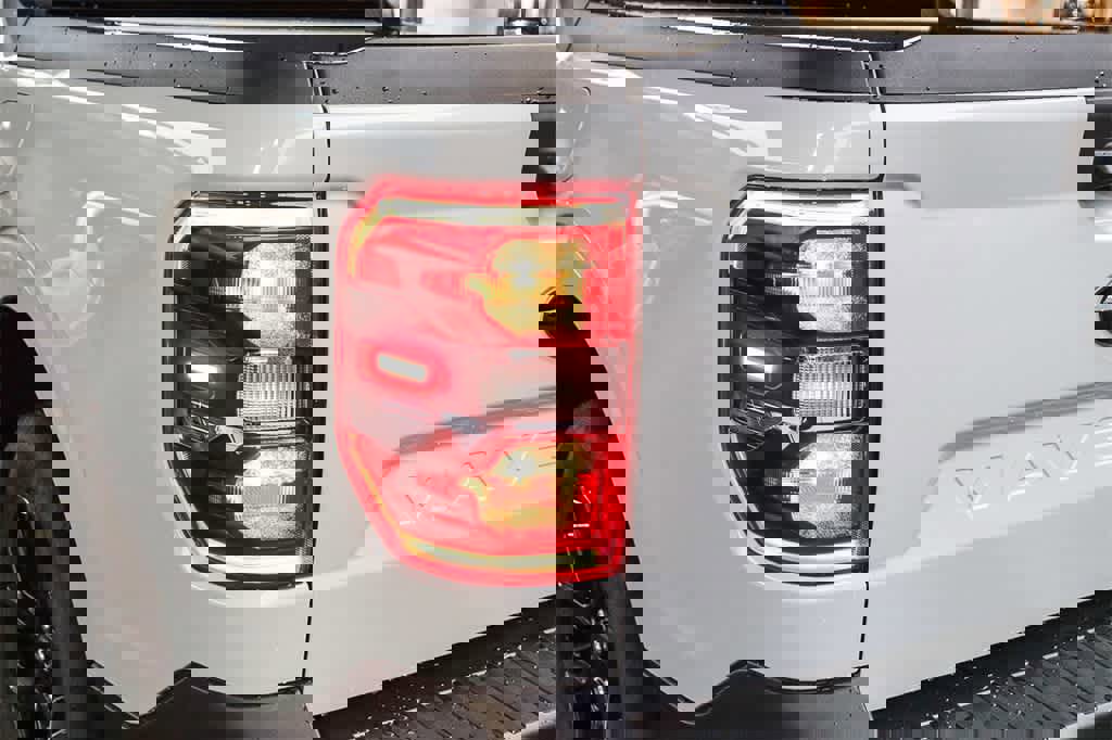 New 2025 Ford Maverick Lariat w/ Black Appearance Package image 9